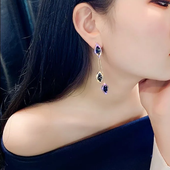 🌟 Long Leaf Drop Purple Rhinestone Earrings - Picture 2 of 5